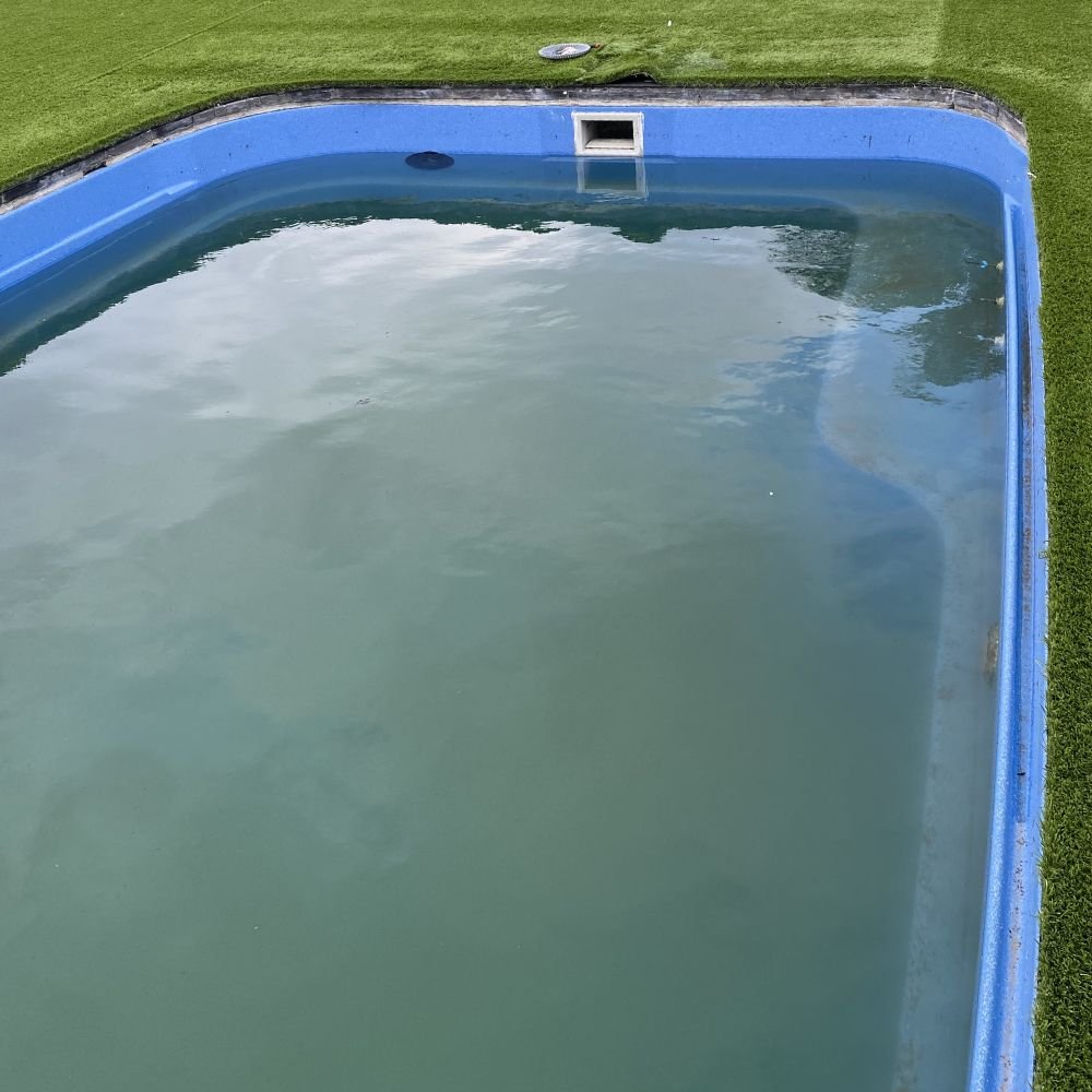Swimming pool losing water with dropping water level